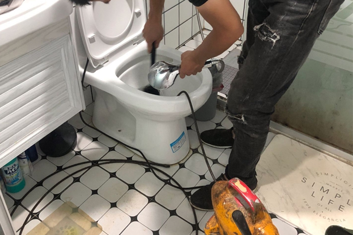 殷都马桶堵塞自己疏通还是找师傅?专业上门服务让你省时更省心