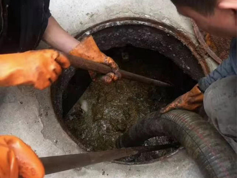 殷都清理化粪池时如何避免沼气的危害?